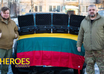 Команда волонтера Олега Абрамичева передала українським захисниками дрони