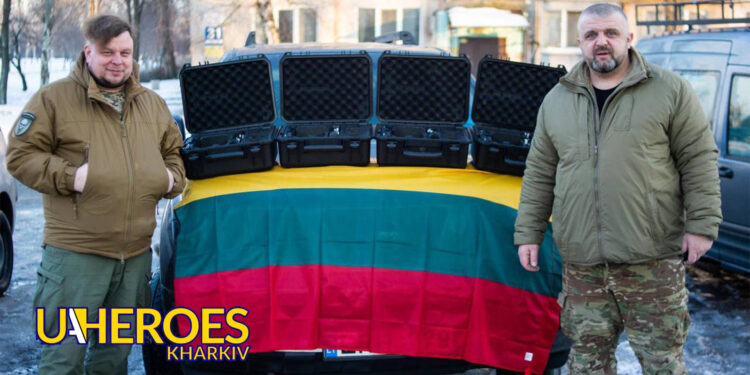 Команда волонтера Олега Абрамичева передала українським захисниками дрони