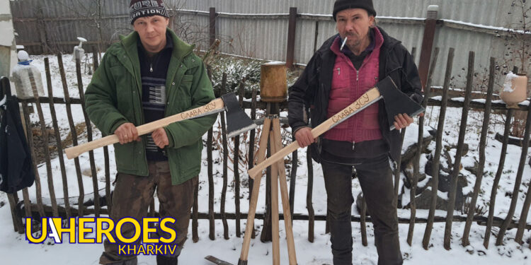 Надійне обладнання від майстрів: Кірки та сокири на фронті, - Волонтерський центр допомоги "Люботин SOS"