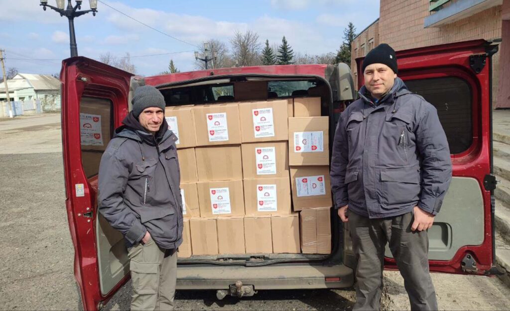 Волонтери Хабу "Схід-Захід" привезли для жителів Шевченкового продуктові набори
