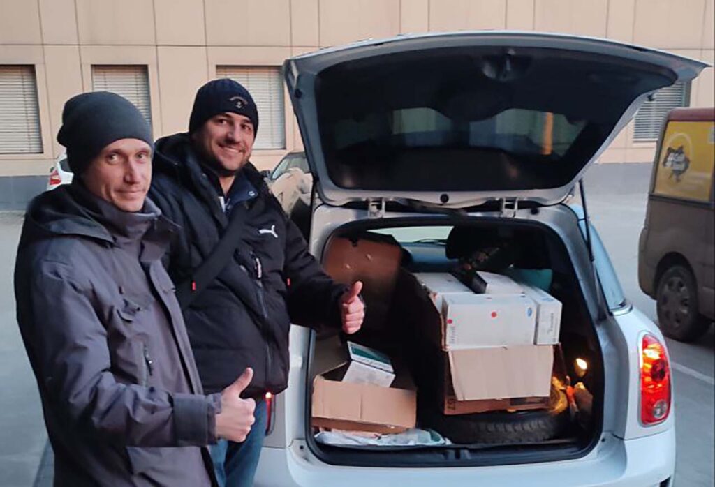 Волонтери Хабу "Схід-Захід" передали медикаменти та перев'язочні матеріали для 266 лікарні