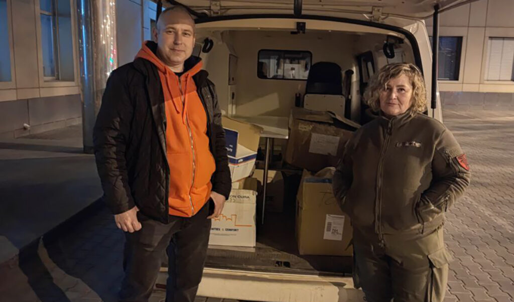 Медичні й побутові речі для захисників: волонтер Ганна Безверха збирає допомогу на передову, - БО “БФ “Гуманітарний хаб “Схід-Захід”