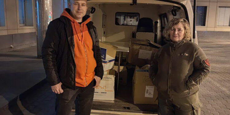Медичні й побутові речі для захисників: волонтер Ганна Безверха збирає допомогу на передову, - БО “БФ “Гуманітарний хаб “Схід-Захід”