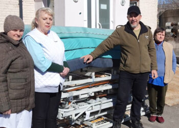 Мереф'янська лікарня отримала перші 4 з 14 функціональних ліжок, - Волонтерський центр допомоги "Люботин SOS"