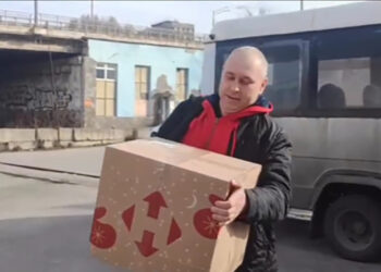 Волонтери Хабу “Схід-Захід” отримали основу для маскувальних сіток