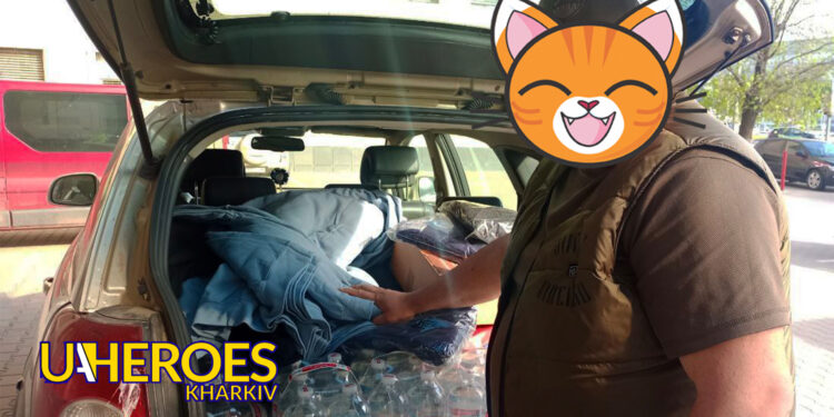 Волонтери Хабу “Схід-Захід” передали одяг для військових від Карітас Мукачево