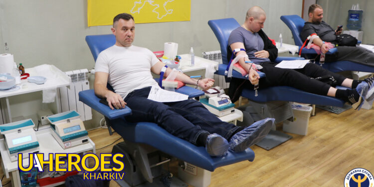 Колектив Харківської обласної служби зайнятості долучився до донації у Харківському обласному центрі крові.