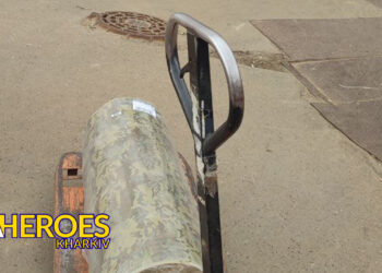 Волонтери Хабу “Схід-Захід” доставили рулон матеріалу для маскувальних сіток для групи Павла Довженка “Друзі ЗСУ”