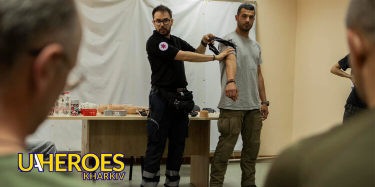 Сертифіковані інструктори зі Швейцарії та Італії проводять тренінг з домедичної допомоги, - БО “БФ “Гуманітарний хаб “Схід-Захід”