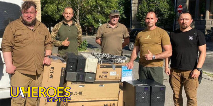 Волонтер Олег Абрамичев забезпечив штаб підрозділу Хартії обладнанням для безперебійного живлення серверів