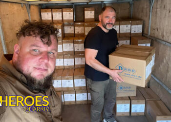 Волонтери Олег Абрамичев та Андрій Іванов передали міським лікарням Харківщини системи для переливання крові