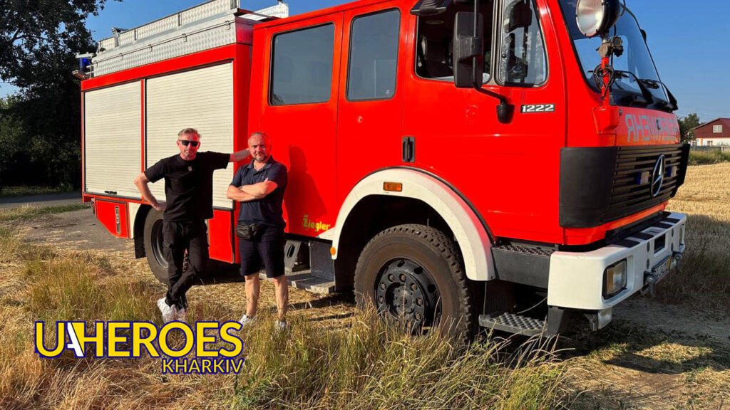 Олег Абрамичев та Сергій Жадан доставили чергову пожежну машину для Харкова