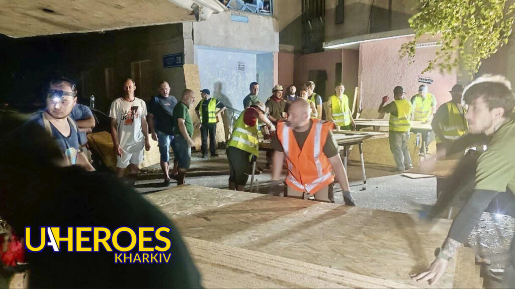 Жахлива доба для Харкова: волонтери Гуманітарного ХАБу «Схід-Захід» допомагають ліквідовувати наслідки обстрілу