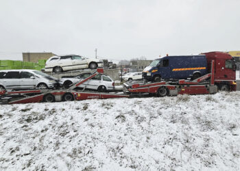 Ще один трал із технікою мчить до українського кордону, - Олег Абрамичев | Волонтер