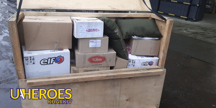 Волонтери Люботин SOS передали гумдопомогу для лікарень Кам'янська та на передову хлопцям і дівчатам ЗСУ