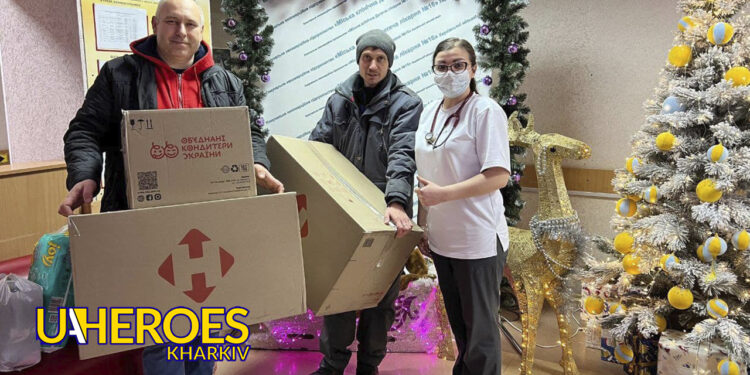Різдвяна казка для маленьких пацієнтів 16-ї дитячої лікарні: подарунки, посмішки та надія, - БО “БФ “Гуманітарний хаб “Схід-Захід”