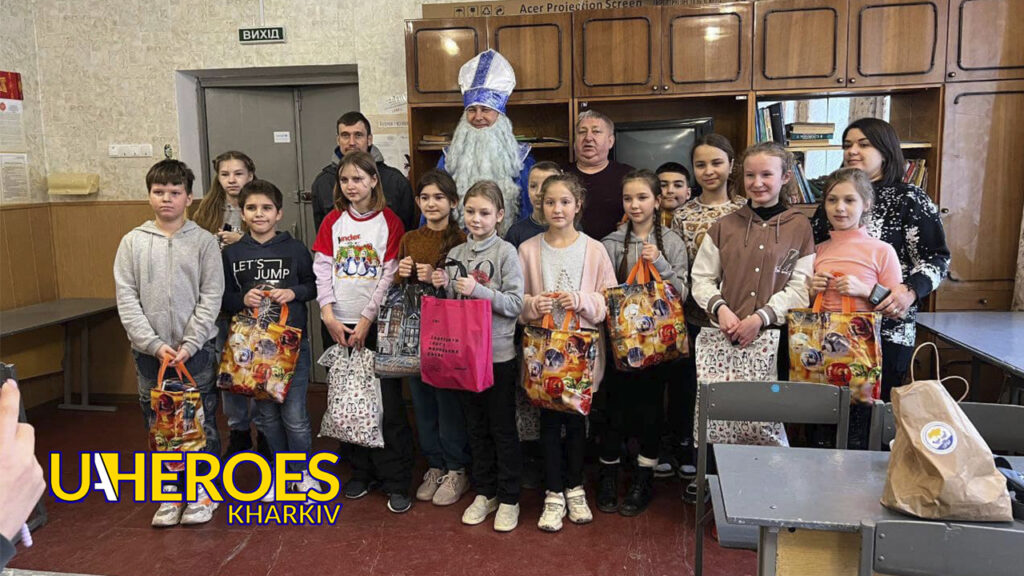 Діти з села Бараново Валківської ОТГ отримали подарунки, які зібрали школярі міста Чернівці, - БО “БФ “Гуманітарний хаб “Схід-Захід”