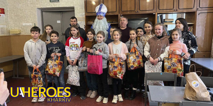 Діти з села Бараново Валківської ОТГ отримали подарунки, які зібрали школярі міста Чернівці, - БО “БФ “Гуманітарний хаб “Схід-Захід”