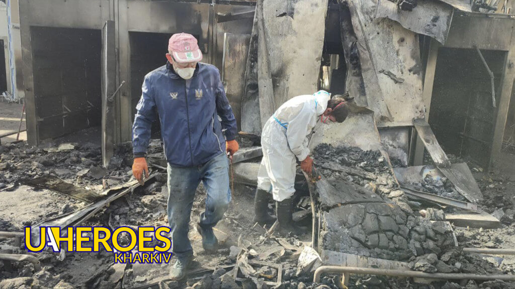 🛠️ Розбір завалів після удару шахедів по м’ясокомбінату “М’ясний” у Богодухові, - БО “БФ “Гуманітарний хаб “Схід-Захід”