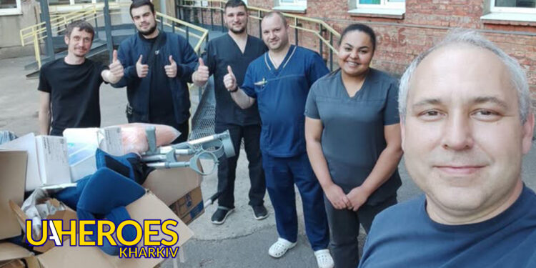 🏥 Лікарі Харківської швидкої допомоги обрали необхідні матеріали у ХАБі «Схід-Захід» для пацієнтів