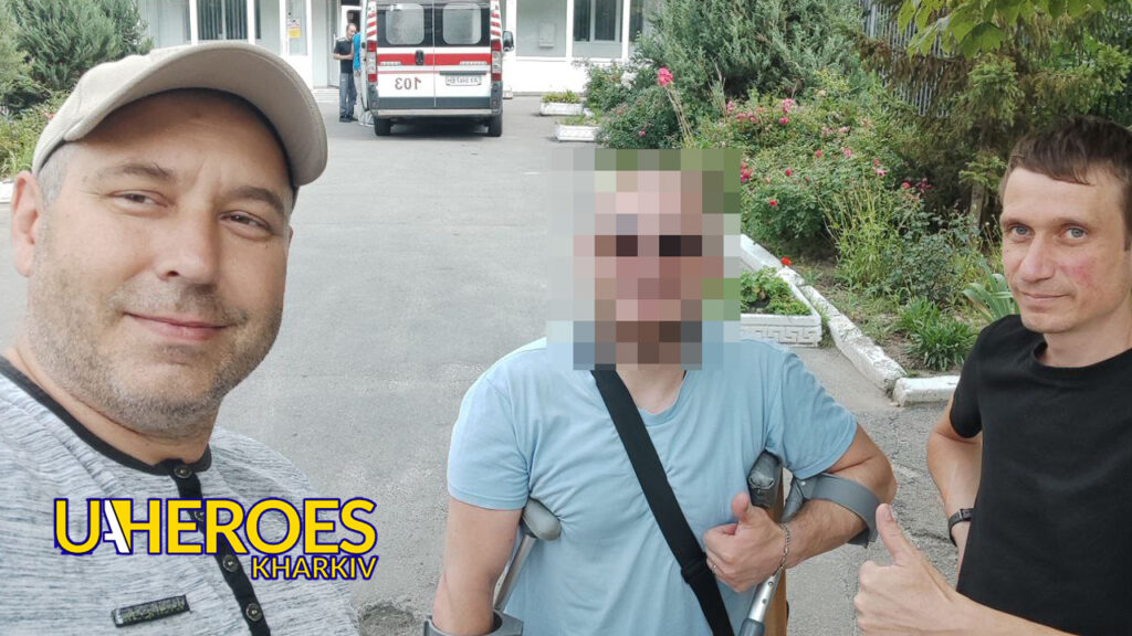 🤝 Передали зручні милиці для військового, що проходить лікування в одному зі шпиталей Харкова, - БО “БФ “Гуманітарний хаб “Схід-Захід”