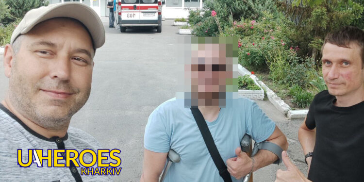 🤝 Передали зручні милиці для військового, що проходить лікування в одному зі шпиталей Харкова, - БО “БФ “Гуманітарний хаб “Схід-Захід”