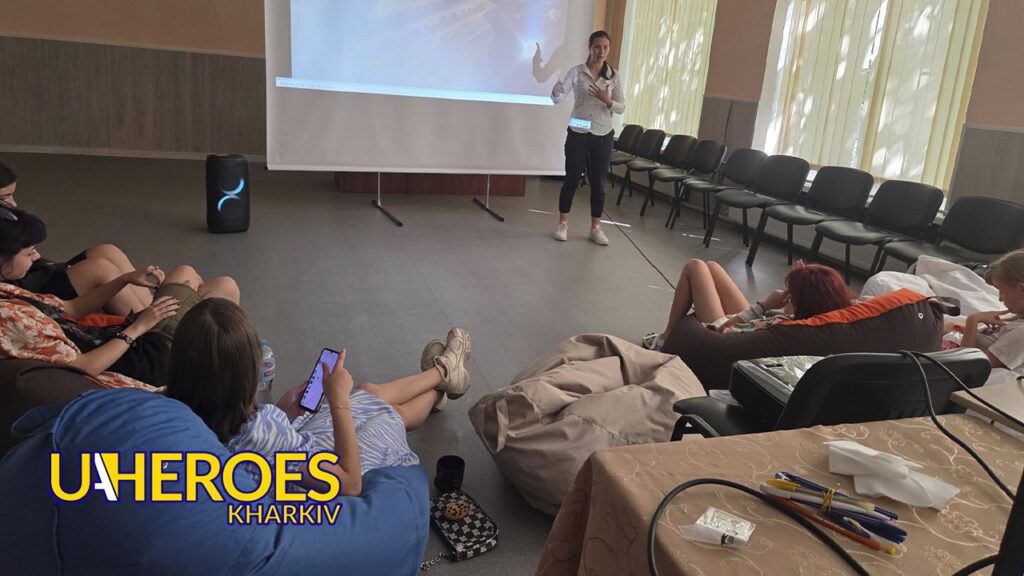 🧠 Простір для важливих тем: Табір "Дівчата рулять" провів заняття в Молодіжному центрі High Hub