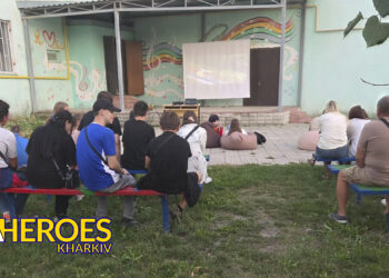 🎬 Кіно просто неба: у Бабаях показали «Дзідзьо Перший раз» під зоряним небом, - Молодіжний центр High Hub