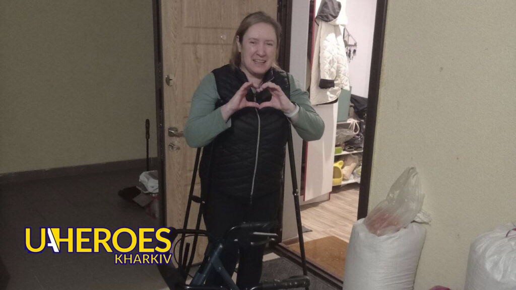 🙏 Передали роллер для жінки після операції: крок до швидшого відновлення, - БО “БФ “Гуманітарний хаб “Схід-Захід”