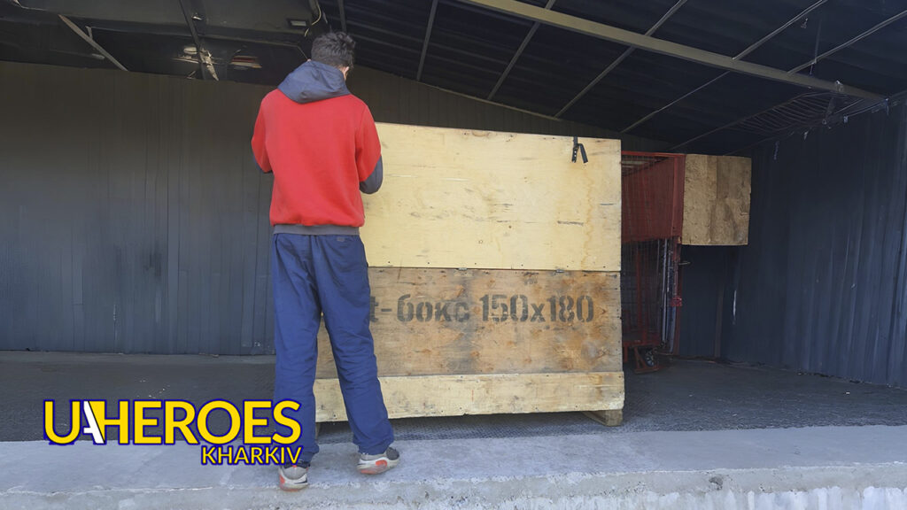 📦 Волонтерка з Києва передала теплі речі, гігієну та медичні засоби для ЗСУ, - Волонтерський центр допомоги "Люботин SOS"