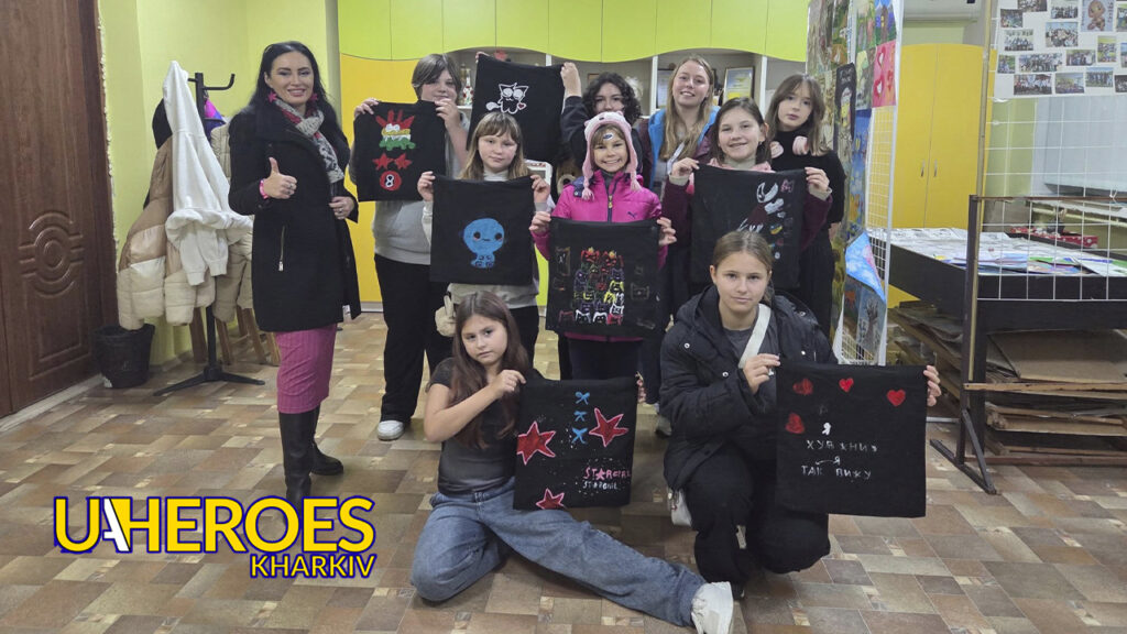 👜 Творчість і натхнення: Молодіжний центр High Hub організував заняття з "Розпису шоперів"