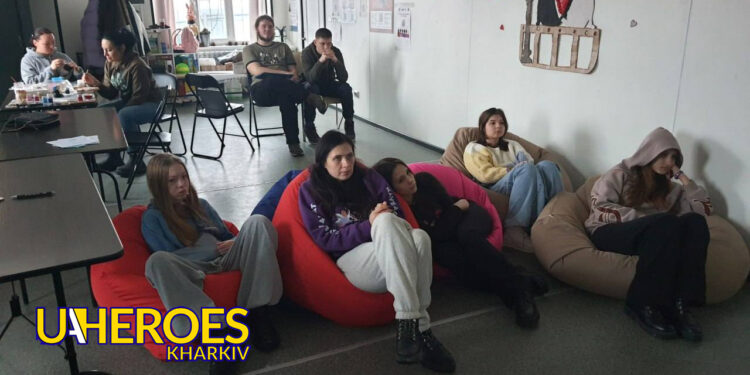 🧠 Підлітки разом із психологом обговорили емоції після перегляду мультфільму «Думками навиворіт», - Молодіжний центр High Hub