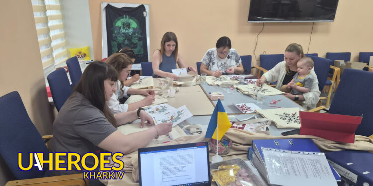 🎨 Провели майстер-клас із розмальовування екосумок для рідних наших захисників та захисниць, - ГО “Дружини ветеранів”